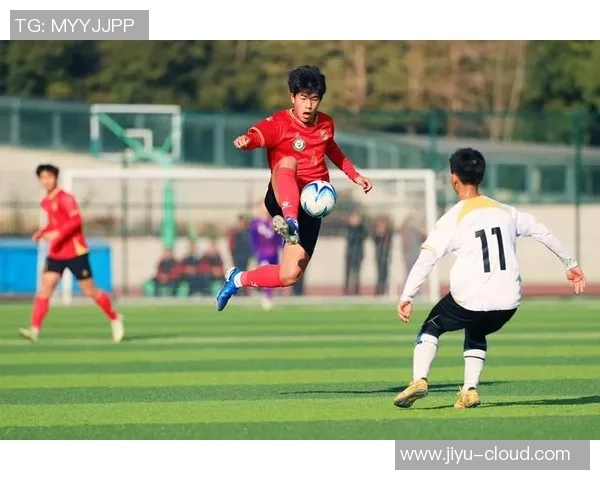 四大足球传奇巨星名字解析 看他们如何在绿茵场上书写辉煌篇章