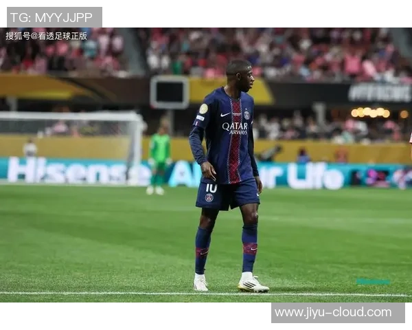 足球篮球双雄争霸：梅西与詹姆斯的传奇对决与跨界争锋