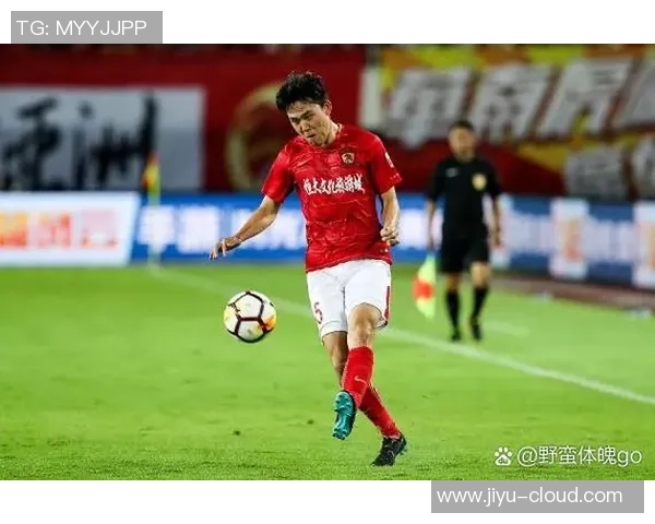 高颜值球星与实力兼备的完美结合 四号球员引领足球新风潮